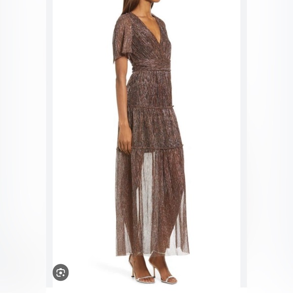 FLORET STUDIOS Open Back Metallic Plissé Dress in Gold. Small - Picture 5 of 5